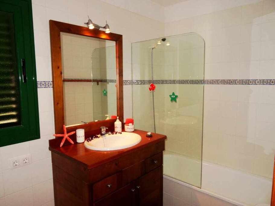 Апартаменты Apartamento Vacacional Pescaito En Плая-Кемада Экстерьер фото